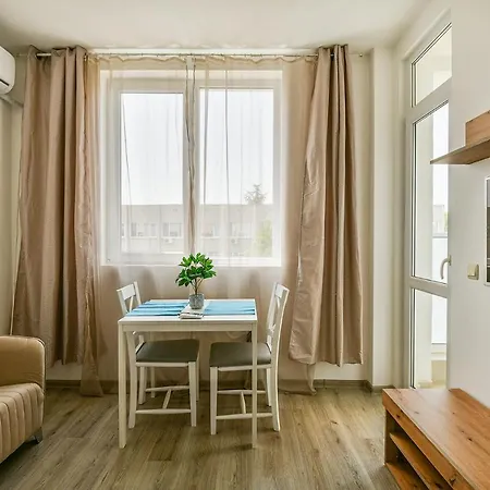 Delta Planet Budget Flat 2 Guests Варна