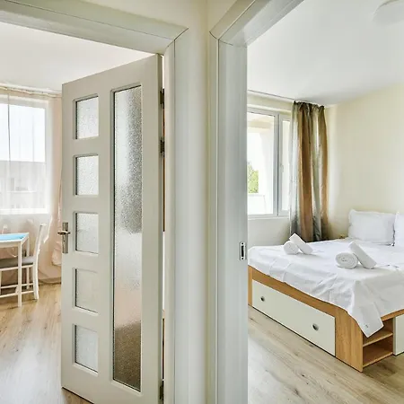 Апартаменти Delta Planet Budget Flat 2 Guests