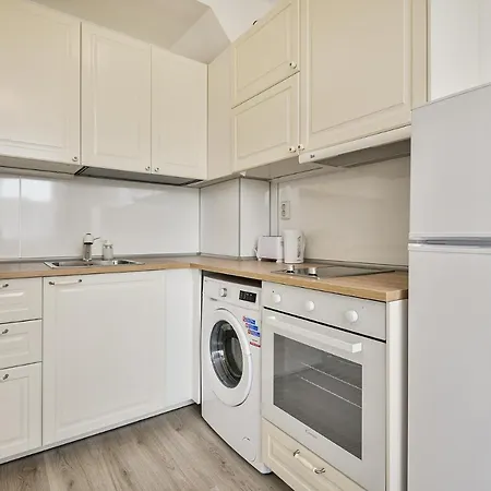 Delta Planet Budget Flat 2 Guests *