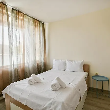 Delta Planet Budget Flat 2 Guests *